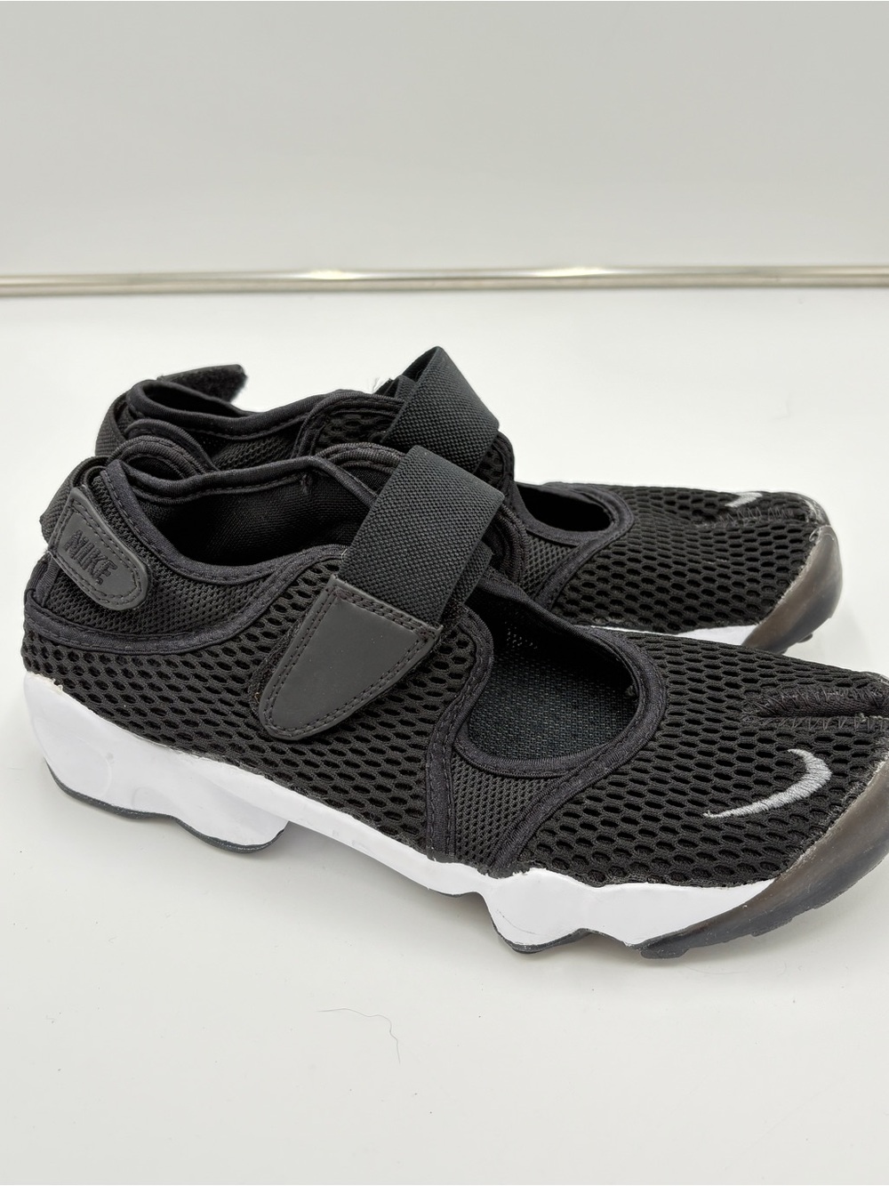 Nike Women's Air Rift BR Breathe 848386-001 Black White Sneaker Flat Mary Jane 8